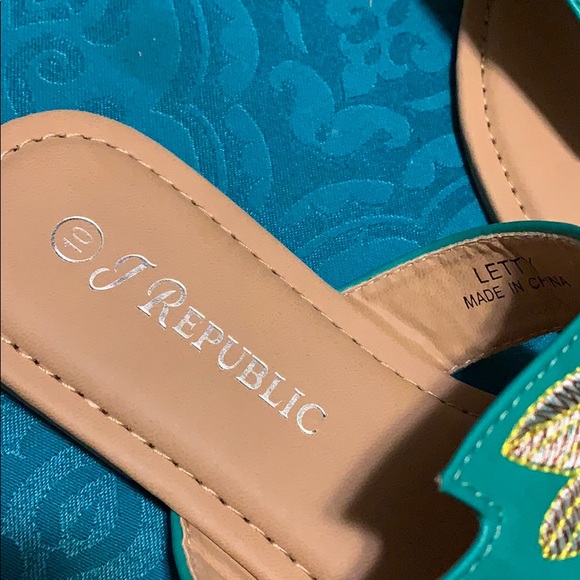 J Rebublic Sandals - Picture 2 of 4